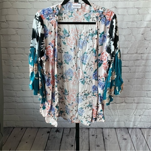 Shyanne Multicolor Floral Print Kimono with Bell Sleeves Size Medium - Picture 1 of 4